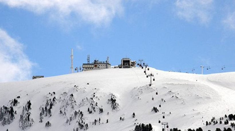 Θρίλερ στον αέρα – Μεγάλη επιχείρηση διάσωσης 150 σκιέρ που είχαν εγκλωβιστεί σε τελεφερίκ (βίντεο)